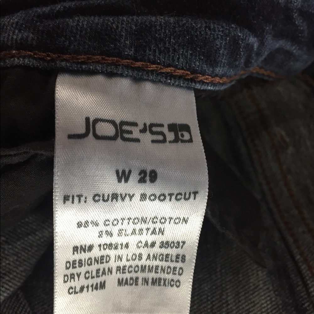 Jeans narrow through hip and thigh